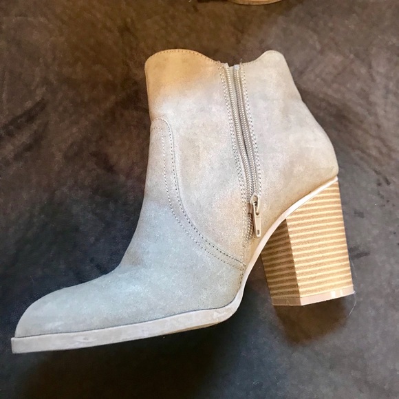 Express tan side tie booties - Picture 3 of 5